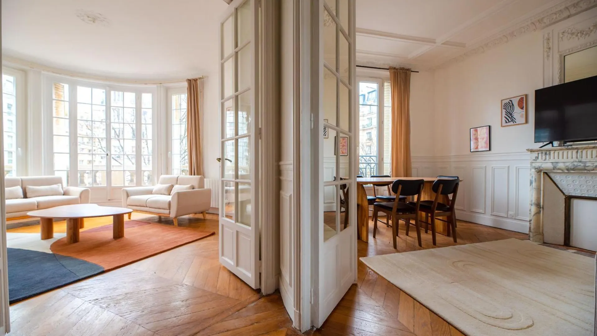 Gustave Eiffel - Apartment *