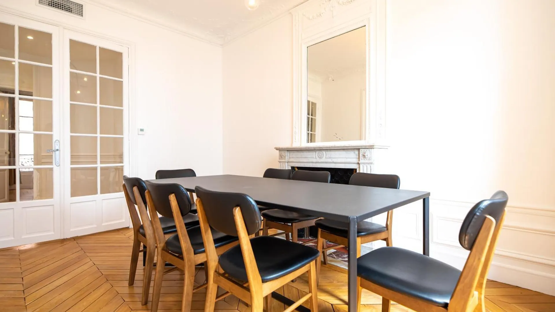 Gustave Eiffel - Apartamento *